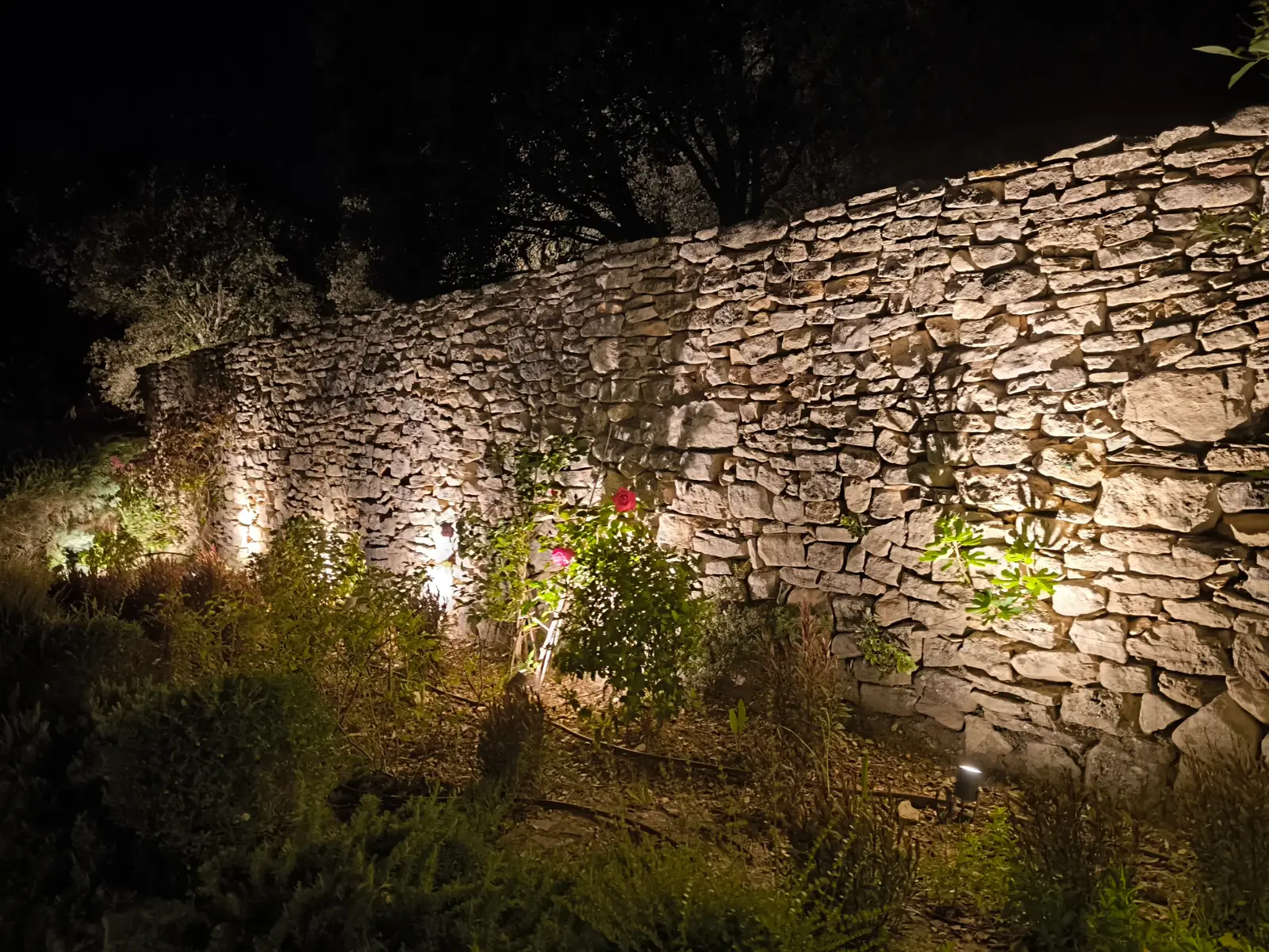 Éclairage mural extérieur installé par EG PACA