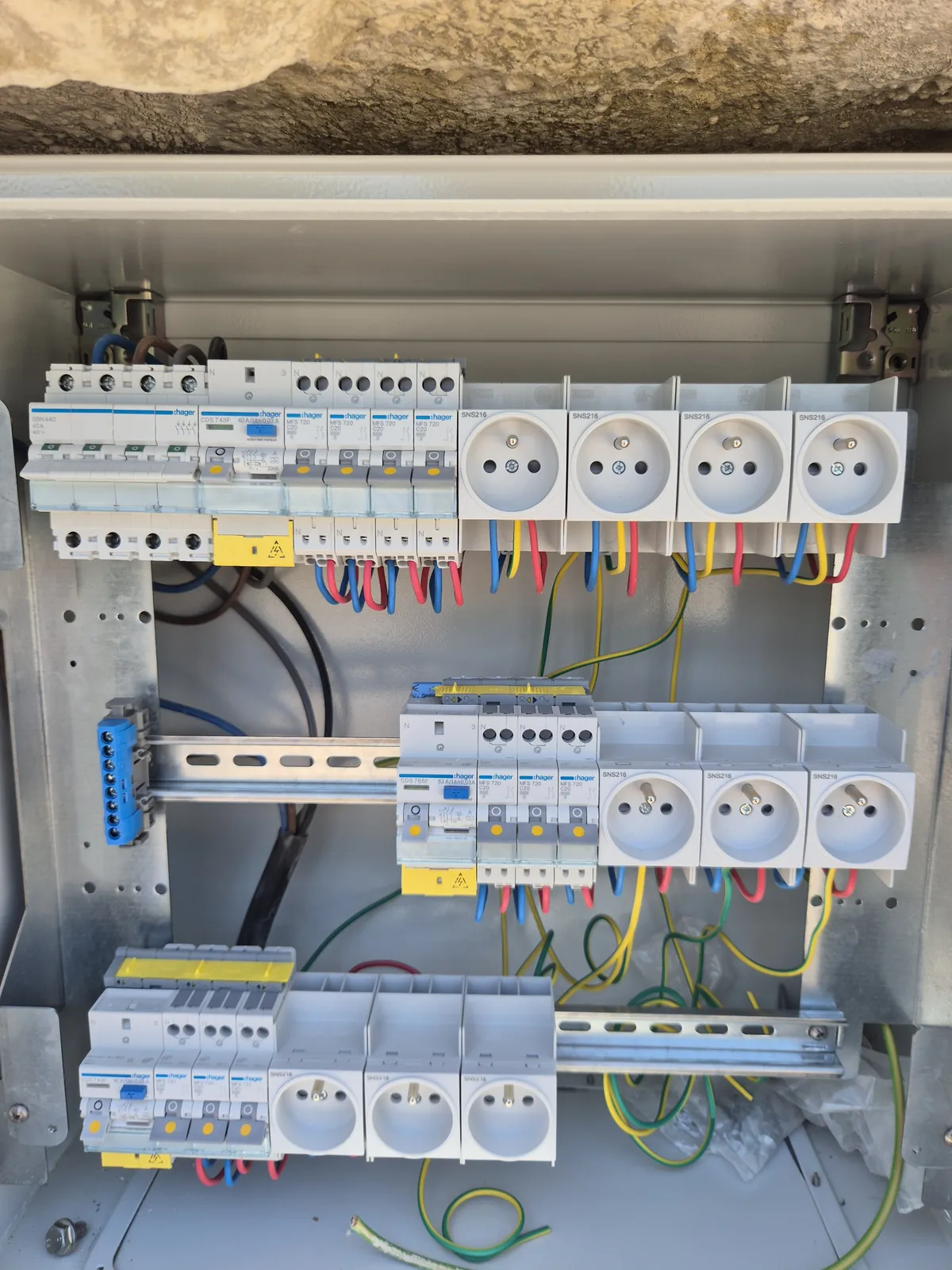 Câblage d'un tableau électrique professionnel pour un traiteur en Vaucluse